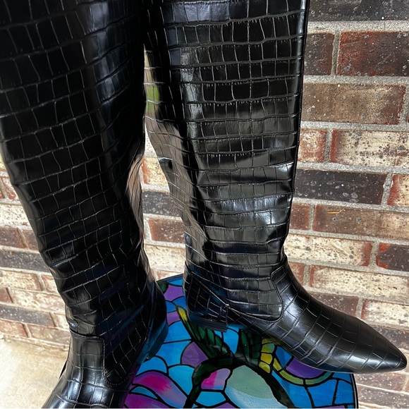 JustFab Black Embossed Sienna Flat Boots Chic Rocker Mobwife Goth Edgy - Picture 6 of 8